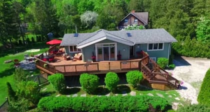 Beautiful Lake View Chalet Blue Mountains