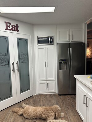 Interior - 2000 sq feet beautiful farm house home (Upland)