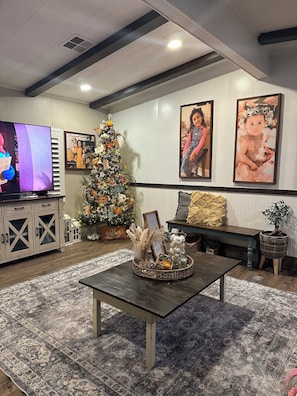 Interior - 2000 sq feet beautiful farm house home (Upland)