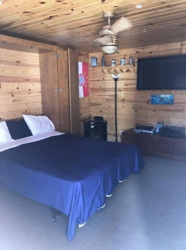 Free WiFi - Cozy studio with log cabin feel, heart of Culver City. (Culver City)