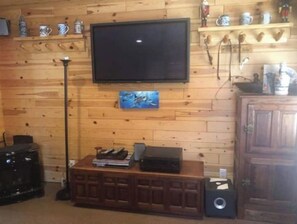 Interior - Cozy studio with log cabin feel, heart of Culver City. (Culver City)