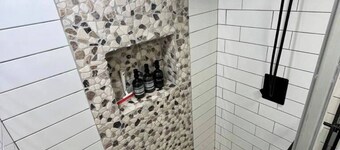 Remodeled 1BR Apartment w/ Queen Bed & Private Parking