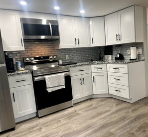 Refrigerador, microondas, horno, placa de cocina