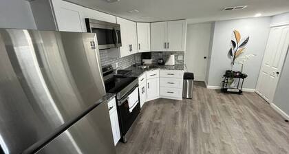 Remodeled 1BR Apartment w/ Queen Bed & Private Parking