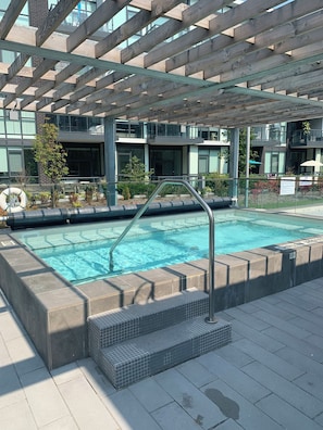 Pool - Friday harbour Aquarius 2 bedroom Condo Lake Simcoe (Innisfil)