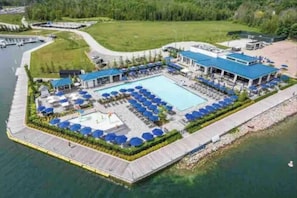 Exterior - Friday harbour Aquarius 2 bedroom Condo Lake Simcoe (Innisfil)