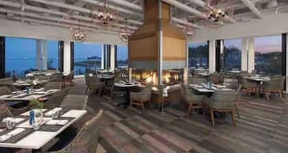 Friday harbour Aquarius 2 bedroom Condo Lake Simcoe