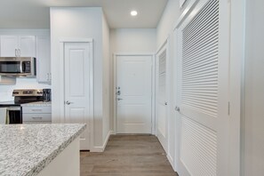 Fridge, microwave, dishwasher - Memorial Heights (Houston)