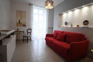 Smart-TV, Bücher, Stereoanlage