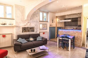 Smart TV, books, stereo