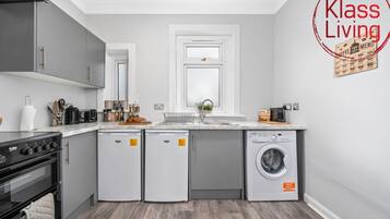 Fridge, microwave, oven, coffee/tea maker