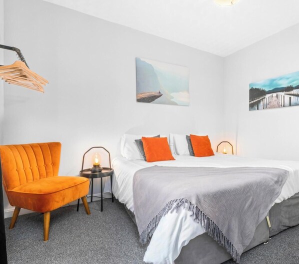 2 bedrooms, iron/ironing board, travel cot, free WiFi - Modern 2 bedroom apartment with shower room (Glasgow)