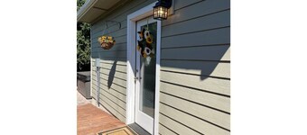 Light, bright & clean, studio guest suite with private entrance and hot tub!