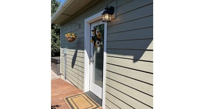 Light, bright & clean, studio guest suite with private entrance and hot tub!