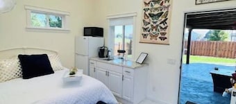 Light, bright & clean, studio guest suite with private entrance and hot tub!