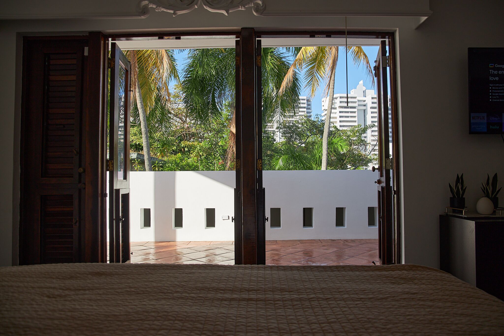 6 habitaciones, escritorio y tabla de planchar con plancha 