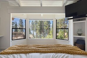 7 habitaciones, escritorio y tabla de planchar con plancha 