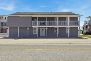 A two-story building with a balcony on the second floor. - Hazels Castle Huge 2 in 1 Oceanfront House near  Pier (North Myrtle Beach)