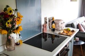 Fridge, oven, highchair