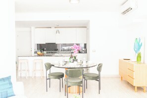 Apartment, 2 Bedrooms (10C) | Dining room - Boutique Apartments Atlapa (Panama City)