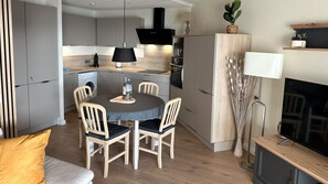 Interior - 5 minutes to the beach, renovated apartment with great sea view and parking (Antibes)