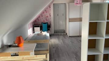 2 bedrooms, desk, iron/ironing board, free WiFi