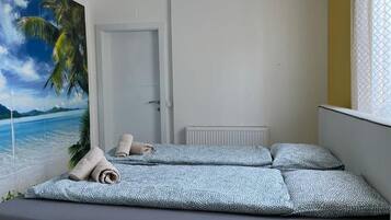 2 Schlafzimmer, Schreibtisch, Bügeleisen/Bügelbrett, kostenloses WLAN