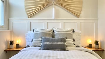 2 bedrooms, desk, iron/ironing board, Internet