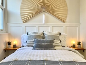 2 bedrooms, desk, iron/ironing board, Internet - Stunning Beach Themed 2 Bed Apartment (Bournemouth)