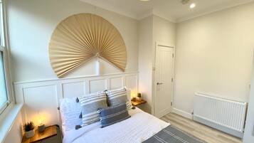 2 bedrooms, desk, iron/ironing board, bed sheets