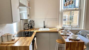 Fridge, microwave, oven, coffee/tea maker