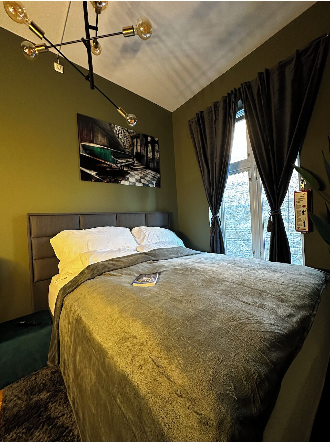 3 chambres, coffres-forts dans les chambres, bureau