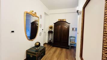 Televisi LED 36-inci dengan saluran TV digital, TV, dan printer