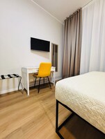 Doppia City, vista cortile | Una scrivania, insonorizzazione, ferro/asse da stiro, Wi-Fi gratuito