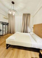 Camera Classic con letto matrimoniale o 2 letti singoli | Bagno | Doccia, doccia idromassaggio, asciugacapelli, pantofole