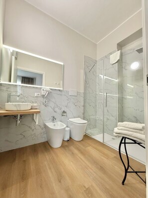 City Double Room, Courtyard View | Bathroom | Shower, hydromassage showerhead, hair dryer, slippers - Porta Amari (Palermo)
