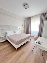 Comfort-huone | Työpöytä, äänieristys, silitysrauta/-lauta, ilmainen Wi-Fi