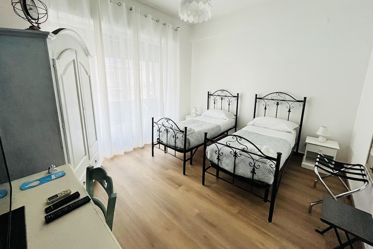 Classic Double or Twin Room | Desk, soundproofing, iron/ironing board, free WiFi