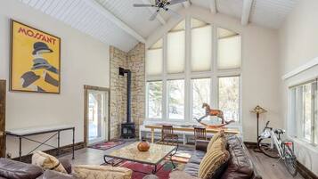 Smart-tv en een open haard