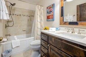 Shower, jetted tub, hair dryer, towels - Enjoy the Best of Wyoming

 (Jackson)