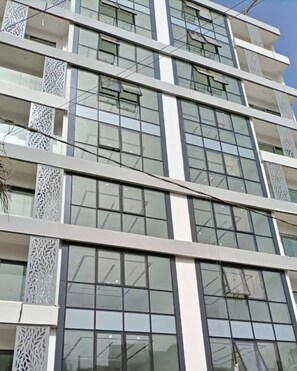 Exterior detail - Entire Condo with Pool, 3bedrooms, 4.5baths, 5beds, Terrace and Gym in Almadies (Dakar)