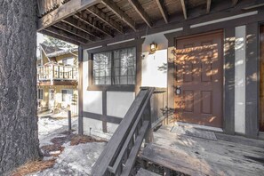 Exterior detail - Chic Modern Getaway - Close to Downtown - Lake (Big Bear Lake)