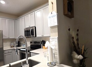 Fridge, microwave, oven, stovetop - Rental Destination Relaxation II (Jacksonville)