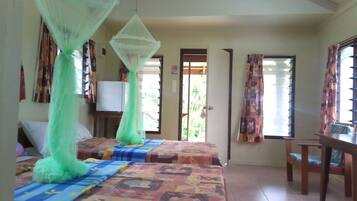 Phòng đôi Economy, quang cảnh một góc biển | Bộ trải giường