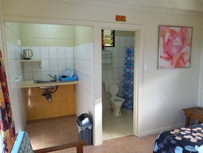 经济双人房, 部分海洋景观 | 起居区