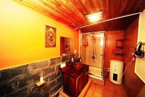 Bathroom - Old Yard Inn (Shangri-La)