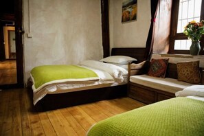 Room - Old Yard Inn (Shangri-La)