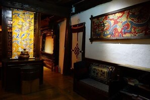 Interior - Old Yard Inn (Shangri-La)