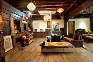 Interior - Old Yard Inn (Shangri-La)