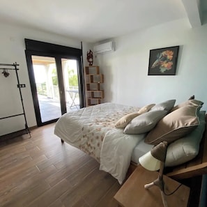 1 chambre, fer et planche à repasser, Wi-Fi, draps fournis
